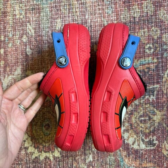 CROCS lined J1 Red Spider-Man Clogs for Kids - Picture 2 of 8